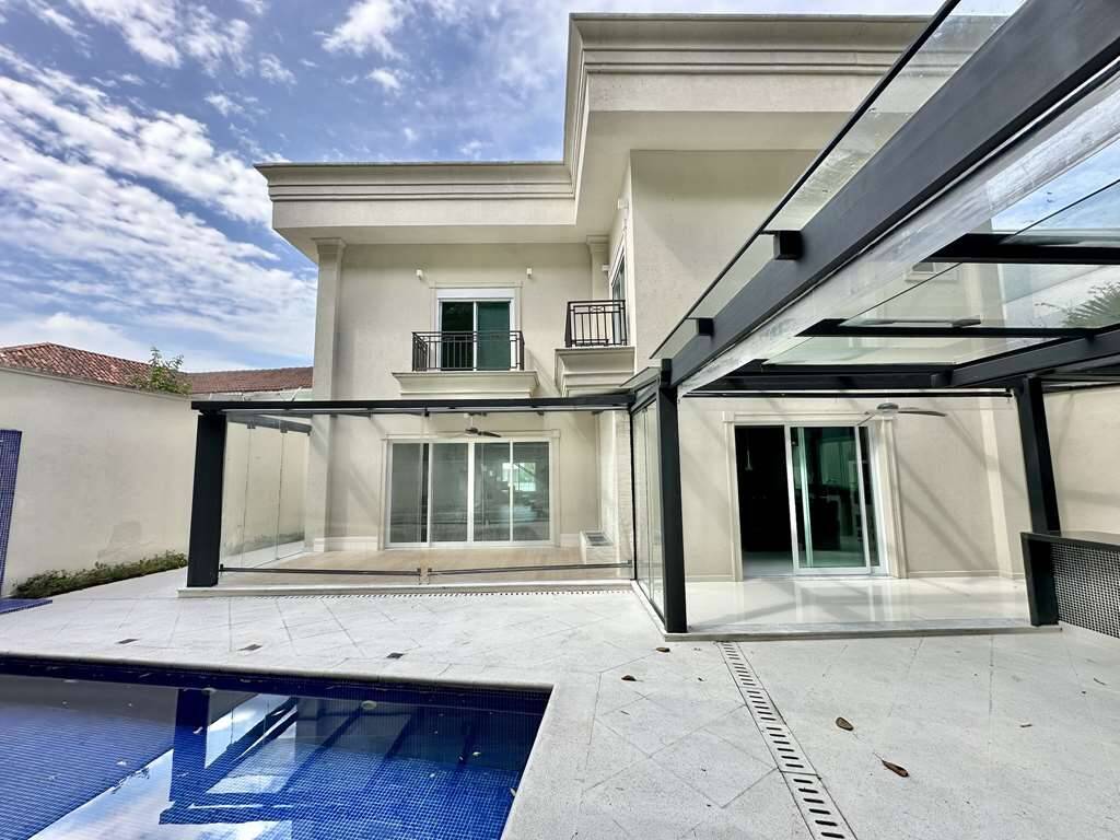 Casa (Em condomínio), com 4 quartos e 6 banheiros à Venda, 468 m² em Cotia/SP - Só Negócios Rentáveis