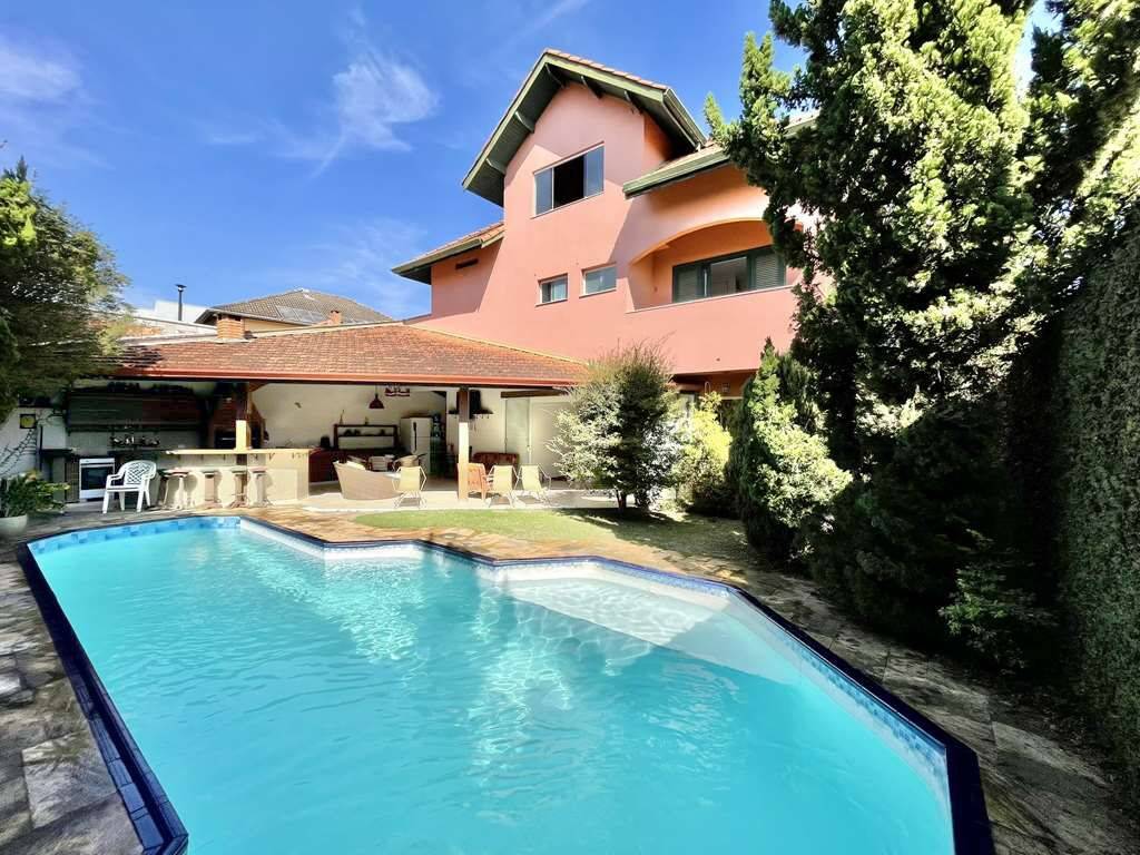 Casa (Em condomínio), com 4 quartos e 6 banheiros à Venda, 407 m² em Cotia/SP - Só Negócios Rentáveis