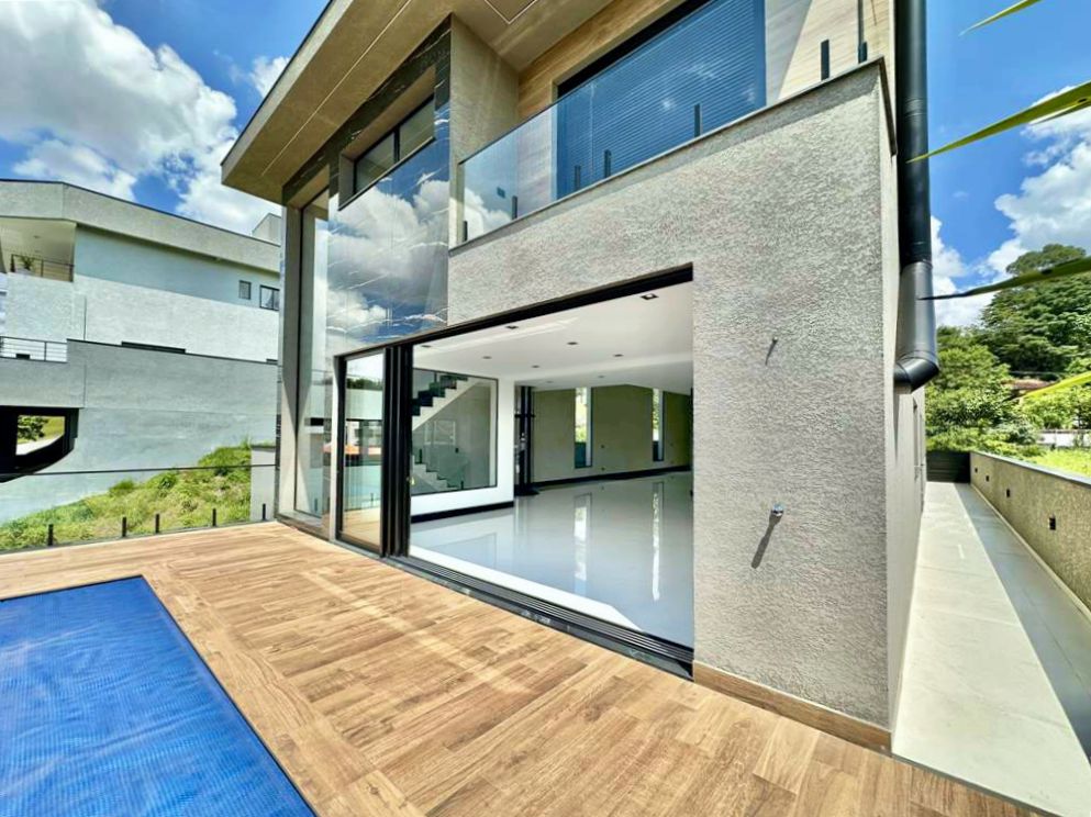 Casa (Em condomínio), com 4 quartos e 5 banheiros à Venda, 440 m² em Cotia/SP - Só Negócios Rentáveis