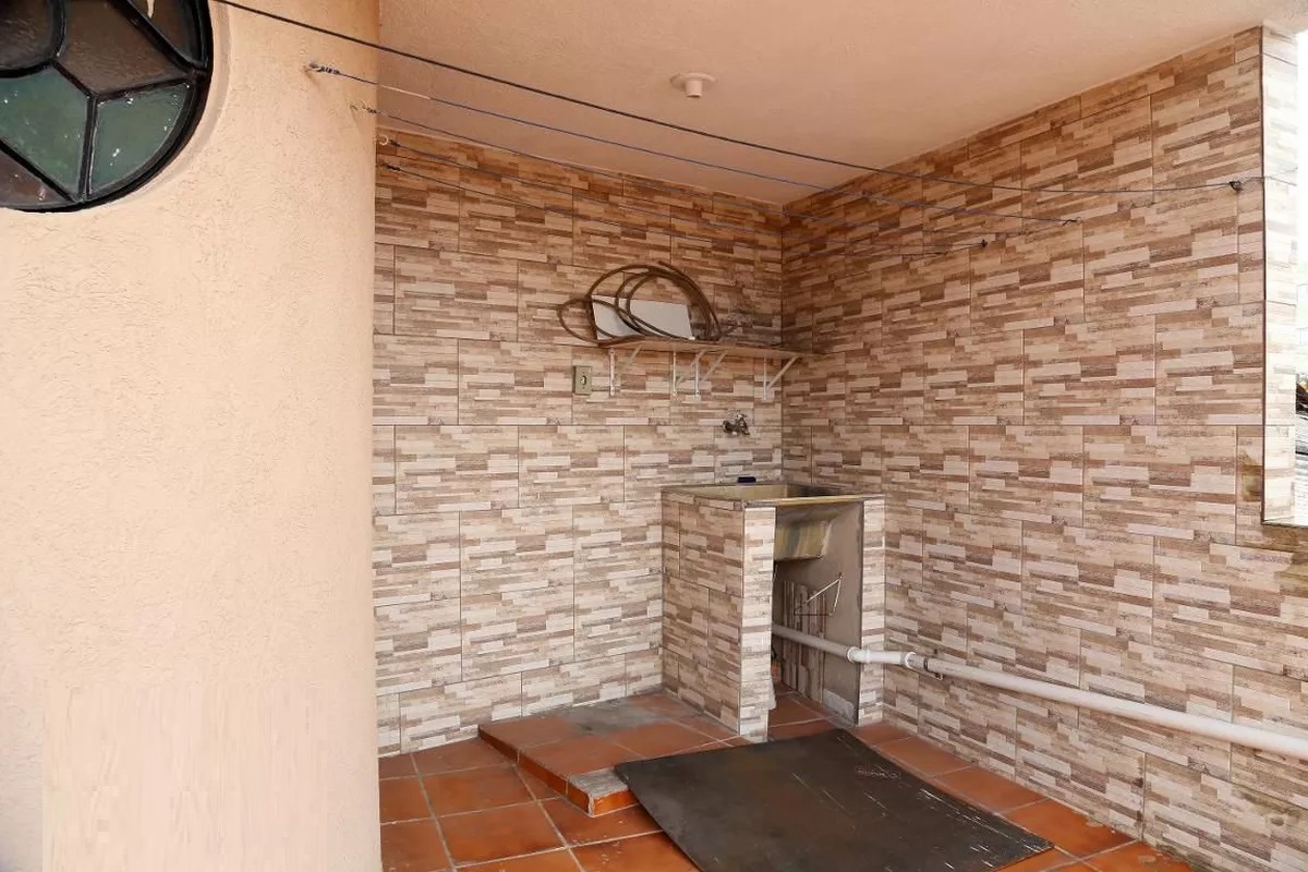Casa (Sobrado Padrão), com 3 quartos e 2 banheiros à Venda, 134 m² em Taboão da Serra/SP - Só Negócios Rentáveis