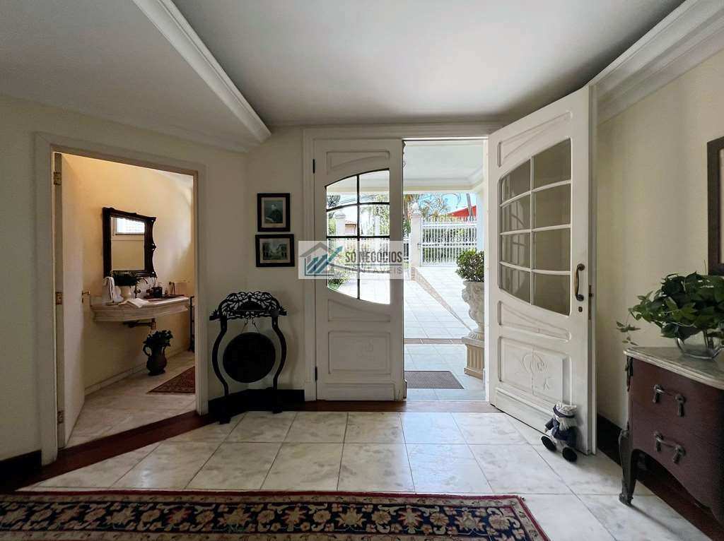  - Casa Clássica de Alto Padrão no Palos Verdes | 4 Suítes, Piscina, Espaço Gourmet e 6 Vagas
