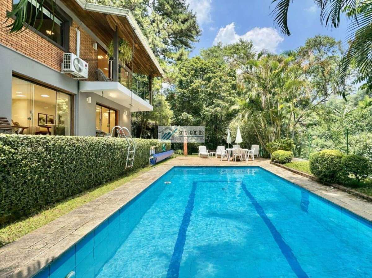 Casa contemporânea à venda no São Paulo II em Cotia com piscina aquecida, espaço gourmet e 4 dormitórios - Só Negócios Rentáveis
