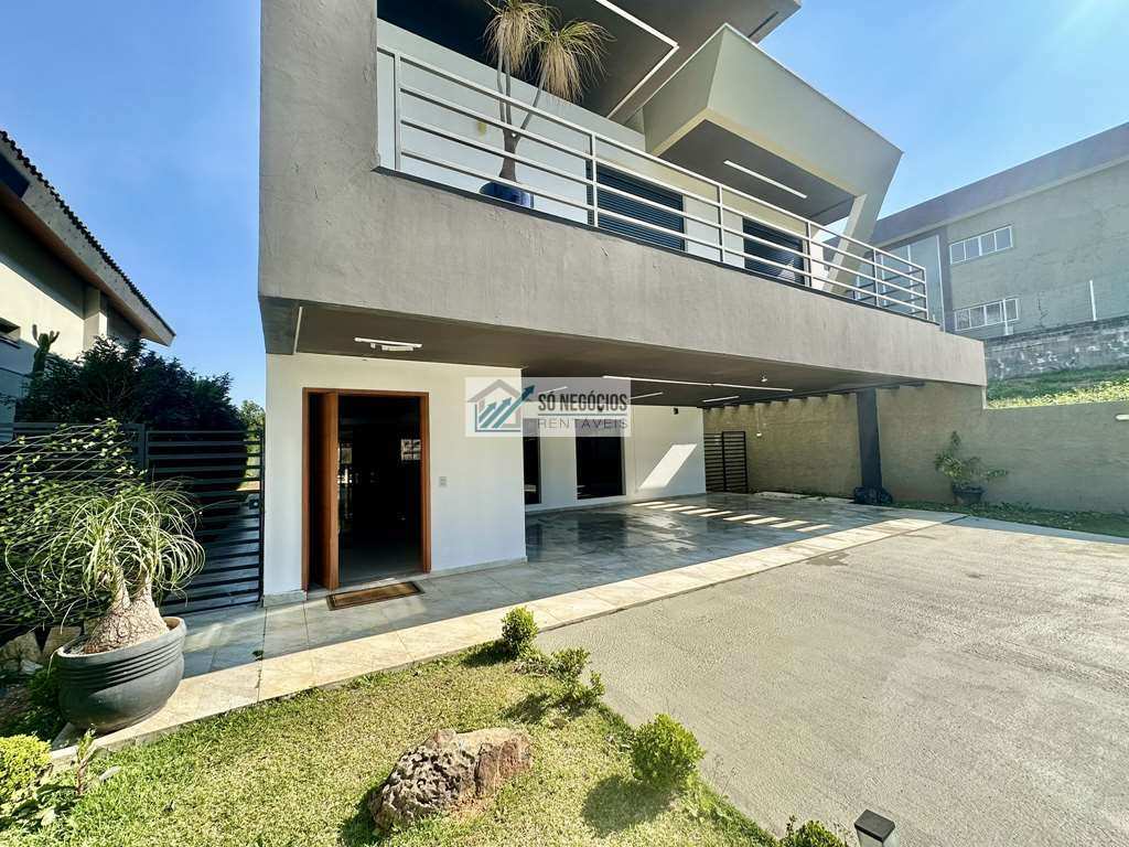  - Casa moderna à venda na Granja Viana com 4 suítes, piscina, quintal e integração total no Vintage