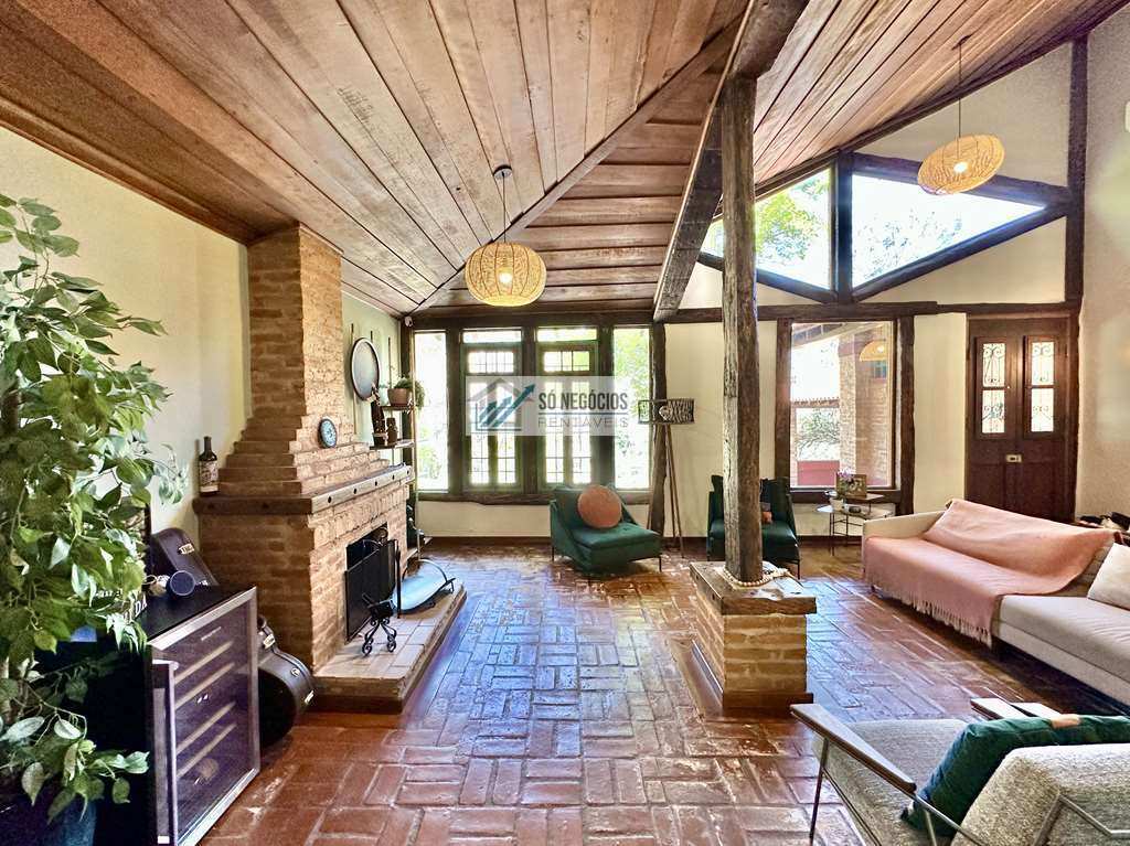  - Casa Rústica Reformada à Venda no Palos Verdes | Porteira Fechada, Piscina Aquecida e Energia Solar