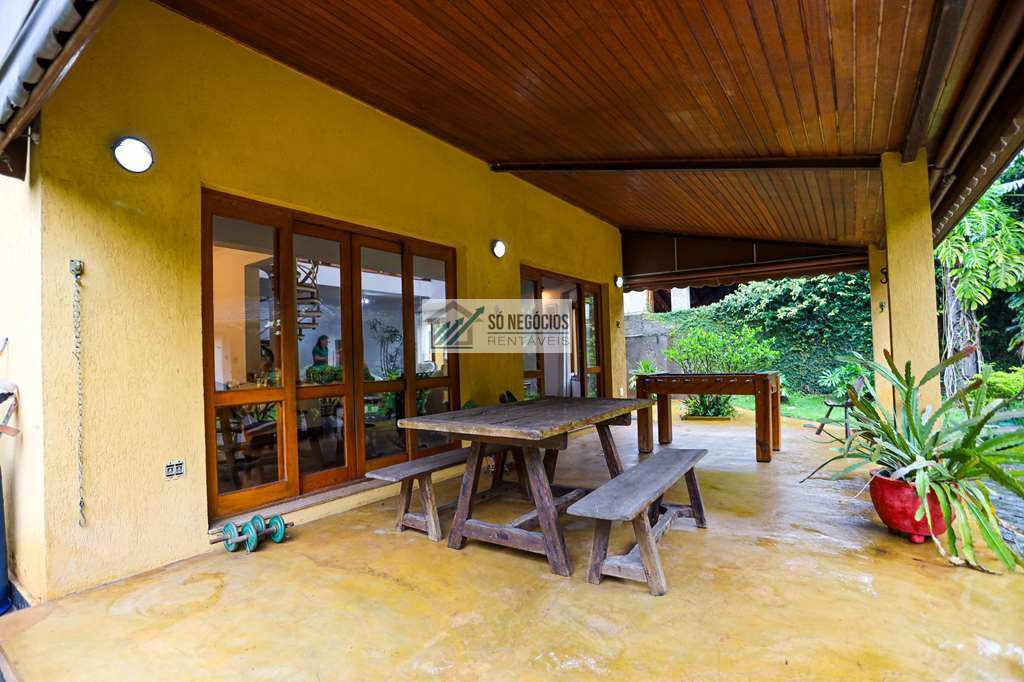  - Casa rústica à venda na Granja Viana II em Cotia com 4 suítes, piscina, energia solar e espaço gourmet