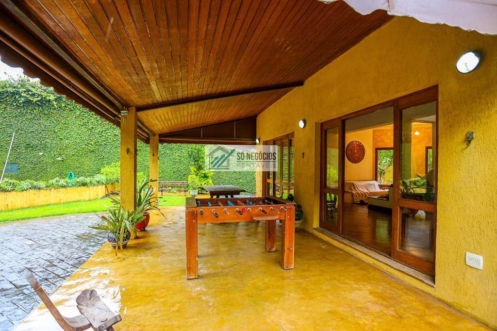  - Casa rústica à venda na Granja Viana II em Cotia com 4 suítes, piscina, energia solar e espaço gourmet