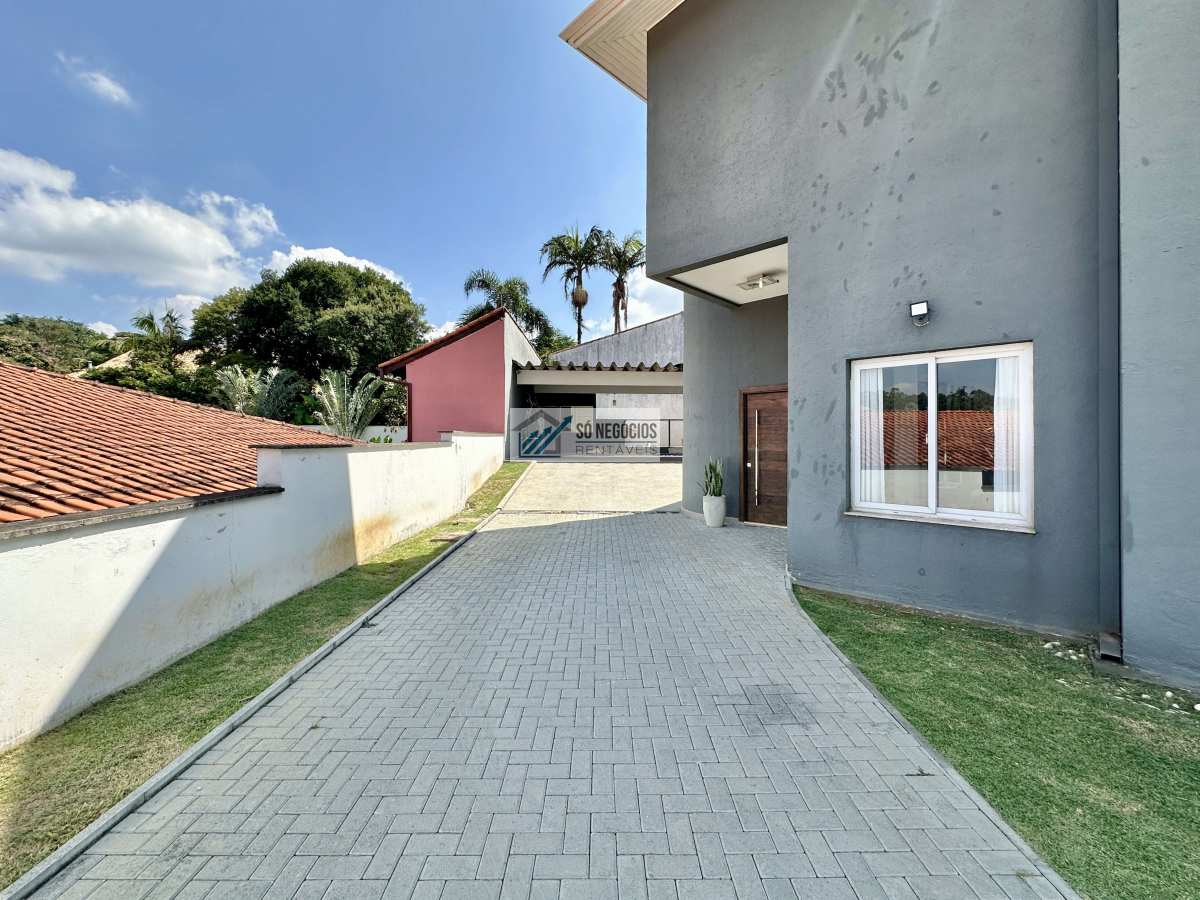  - Casa à venda na Granja Viana II em Cotia com 4 suítes, piscina aquecida, espaço gourmet e 6 vagas