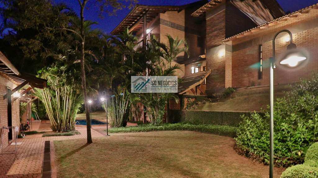  - Casa à venda no Morada dos Pássaros Aldeia da Serra com 7 suítes, piscina, adega e espaço gourmet