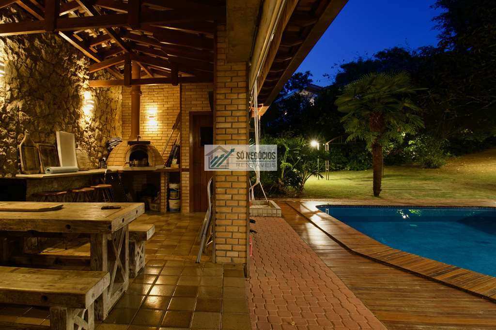  - Casa à venda no Morada dos Pássaros Aldeia da Serra com 7 suítes, piscina, adega e espaço gourmet